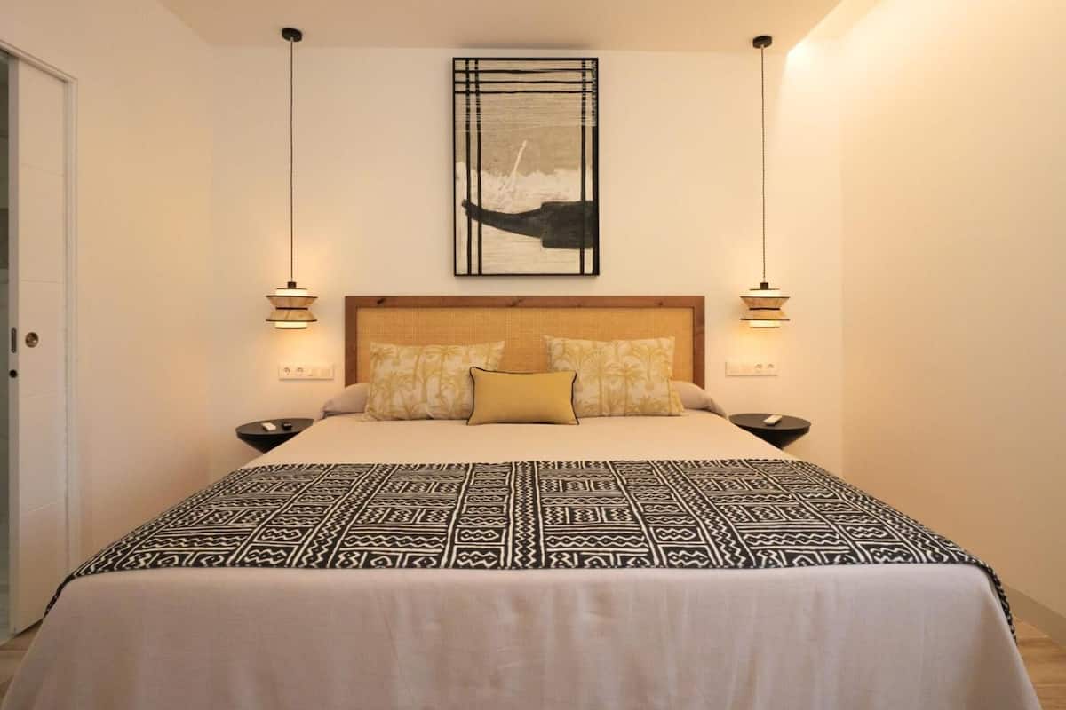 Suite | In-room safe, soundproofing, WiFi (free)
