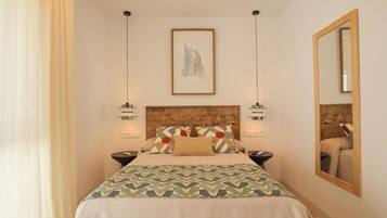Double Room | 1 bedroom, in-room safe, soundproofing, free WiFi