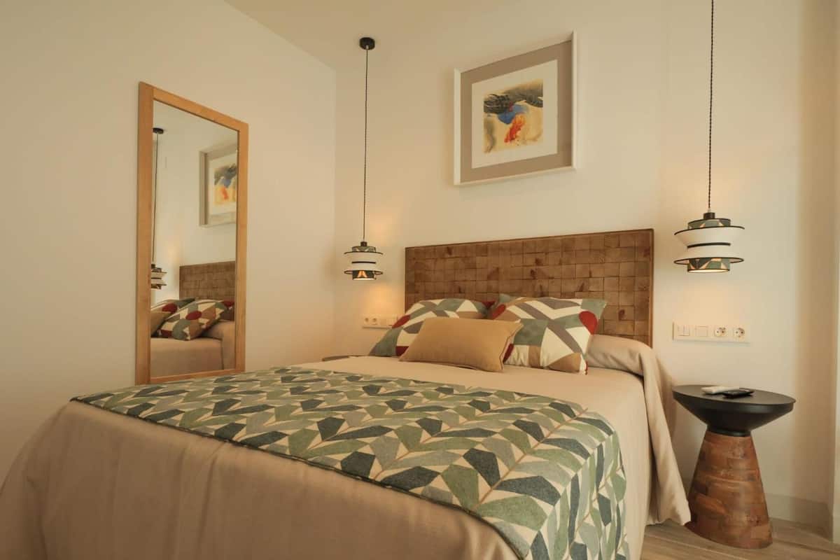 Double Room | In-room safe, soundproofing, WiFi (free)