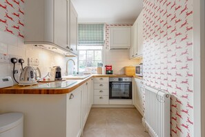 Frigorifero, microonde, forno, lavastoviglie