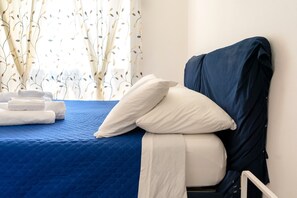 2 bedrooms, travel cot, free WiFi, bed sheets