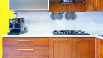 Réfrigérateur, four, plaque de cuisson, lave-vaisselle