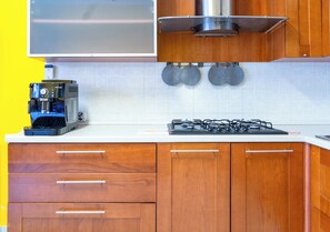 Kühlschrank, Ofen, Herdplatte, Geschirrspüler