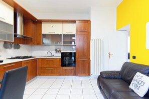 Kühlschrank, Ofen, Herdplatte, Geschirrspüler