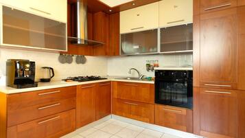 Kühlschrank, Ofen, Herdplatte, Geschirrspüler