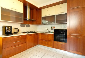 Réfrigérateur, four, plaque de cuisson, lave-vaisselle