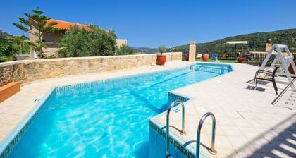 Countryside Apartment 2 With Shared Swimming Pool