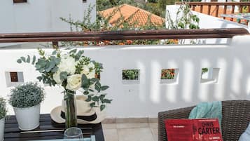 Family Room with Panoramic View | Balcony view