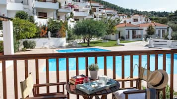 Double Room with Pool View | 객실에서 보이는 전망