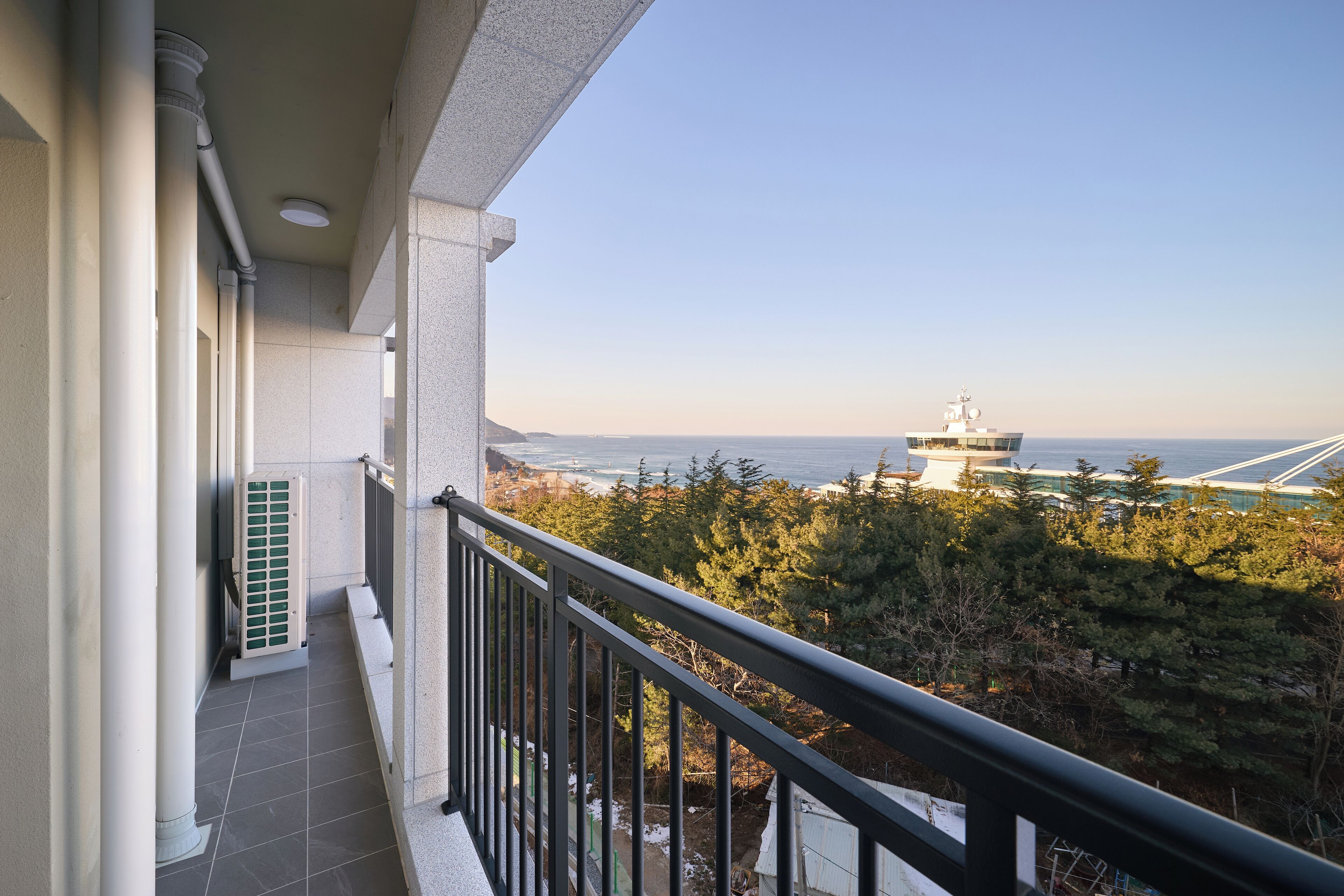 Junior-Suite, Mehrere Betten, Nichtraucher, Meerblick | Terrasse/Patio