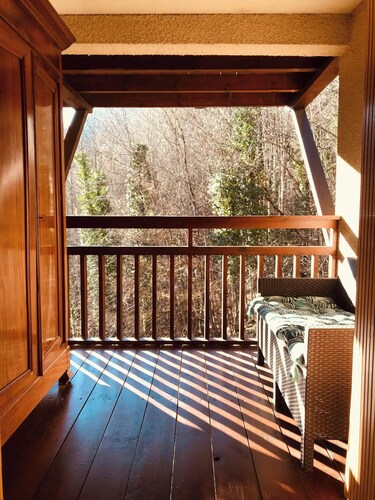 Le nid de Beauregard: One-bedroom apartment with terrace and forest view.