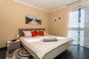 2 camere, culla da viaggio, Wi-Fi gratuito, lenzuola