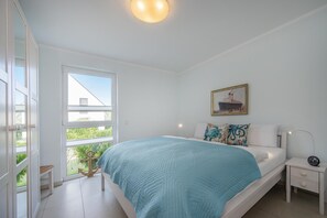 2 slaapkamers, een strijkplank/strijkijzer, reisbedje, gratis wifi