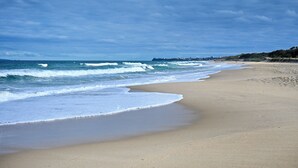 Beach nearby - Waterfront Stylish Luxury, Light, Relaxed (Sunshine Coast)