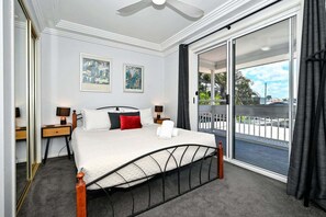 4 bedrooms, iron/ironing board, free WiFi, bed sheets - Tranquil Tides - 4B/R Buddina Waterfront Escape (Sunshine Coast)