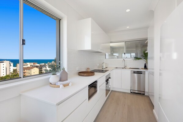 Fridge, microwave, oven, stovetop - Kings Beach, Ocean Views, CBD (Sunshine Coast)