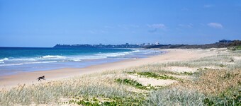 Poppy's Beach House - Absolute Beachfront