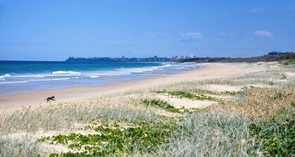 Poppy's Beach House - Absolute Beachfront