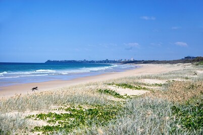 Poppy's Beach House - Absolute Beachfront