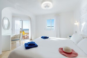 3 bedrooms, desk, iron/ironing board, travel cot