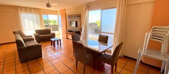 Apartamento Renoir - uno por piso, 2 plazas de aparcamiento y piscina - Centro