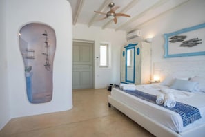 In-room safe, individually decorated, individually furnished - Apleton Villas Paros (Paros)