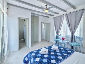 Villa Elpida | 4 개의 침실, 객실 내 금고, 각각 다른 스타일의 인테리어, 각각 다르게 가구 비치