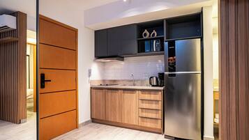 Estúdio executivo | Cozinha privada | Geladeira, micro-ondas, cooktop, cafeteira/chaleira