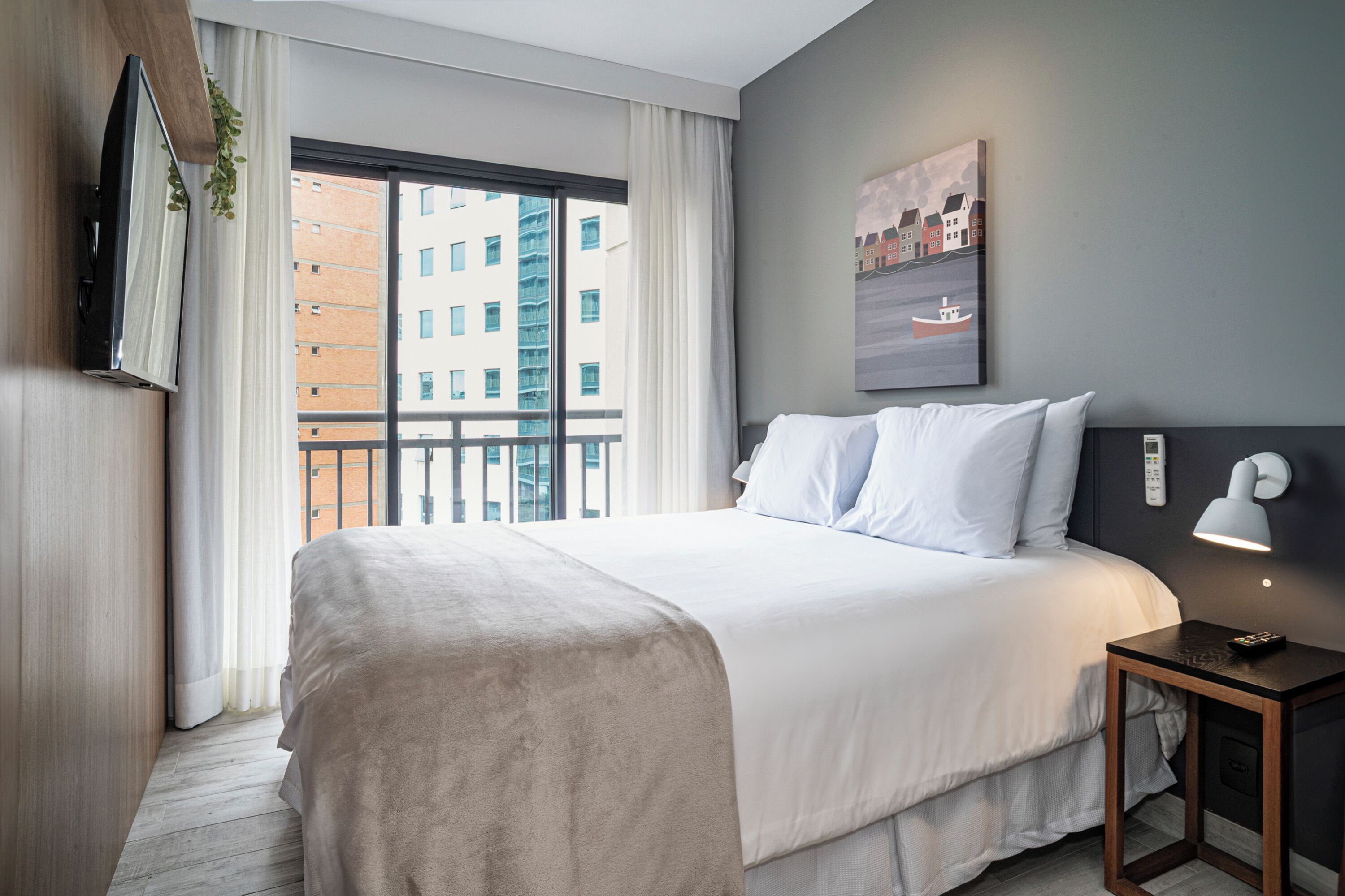 Deluxe Studio | Desk, laptop workspace, blackout curtains, travel cot