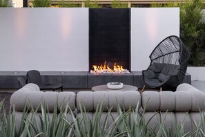 Terrace/patio - After Midnight - Luxurious professionally designed home!: Rich Design with Boutique Hotel Elegance (Coachella)