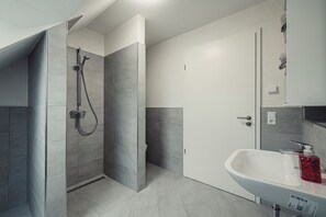 Apartemen Eksklusif, 1 Tempat Tidur Double dengan tempat tidur Sofa, Bebas Asap Rokok, dapur | Kamar mandi | Shower, pengering rambut, handuk, dan sabun