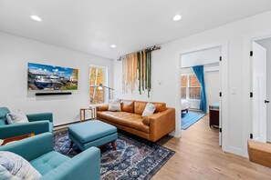 Smart TV, caminetto, studio