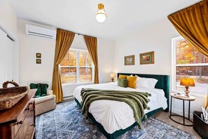 4 bedrooms, desk, iron/ironing board, travel crib