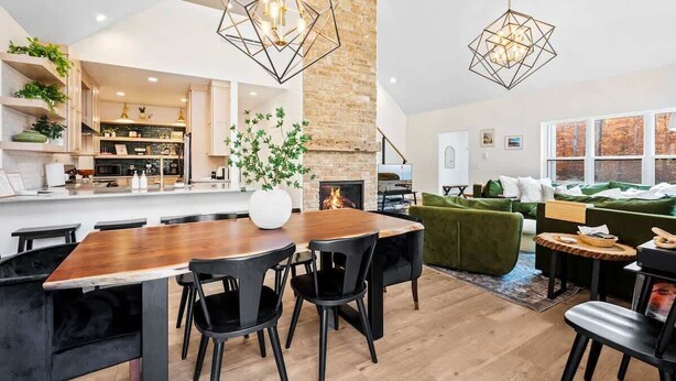 A modern living space with a kitchen, dining area, and seating area. - Pet-Friendly Modern Retreat · Woods · Ellison Bay (Ellison Bay)