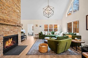 Smart TV, caminetto, studio