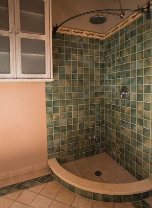 Douche, séchoir à cheveux