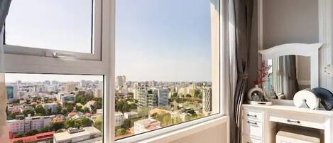 Familienapartment, Balkon, Stadtblick | Terrasse/Patio