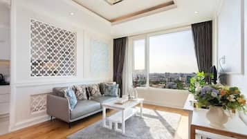 Family Apartment, Balcony, City View | Living area