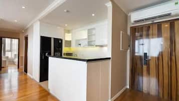 Panoramic Apartment, Balcony, City View | Private kitchen | Fridge, stovetop, cookware/dishes/utensils