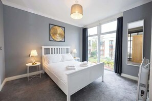 2 habitaciones, tabla de planchar con plancha, wifi y ropa de cama 