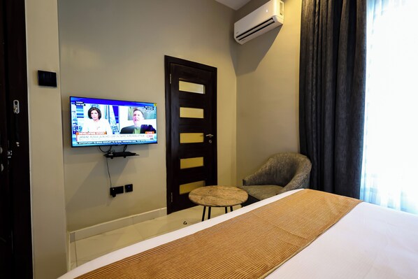 1 bedroom, desk, laptop workspace, free WiFi