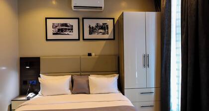 Ringruby Hotel, Eso Close