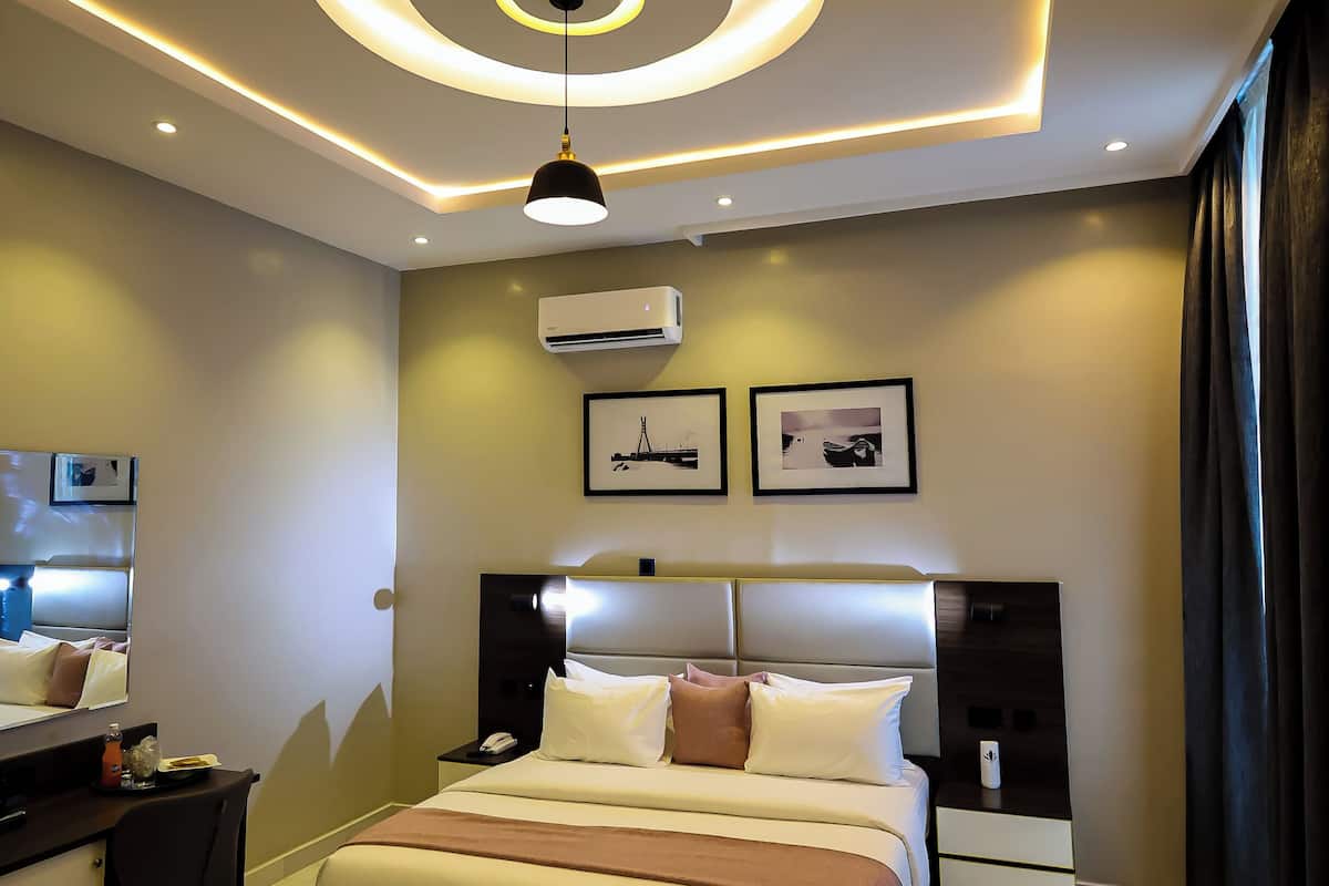 Deluxe Room | 1 bedroom, desk, laptop workspace, free WiFi