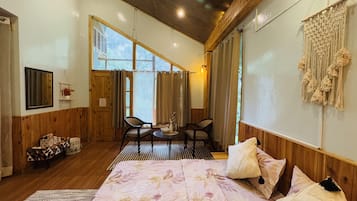 Family Quadruple Room, Courtyard View | Bed sheets