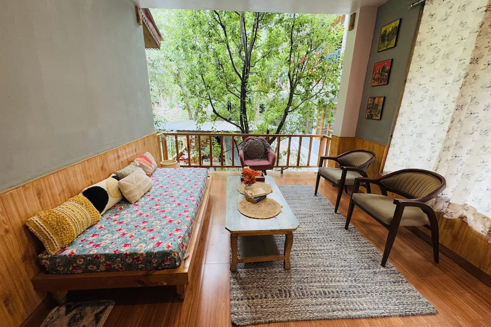 Boho Grove Cafe and Stay