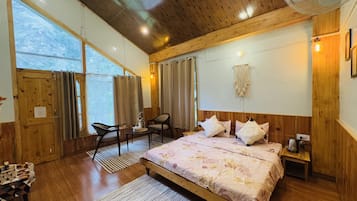 Family Quadruple Room, Courtyard View | Bed sheets