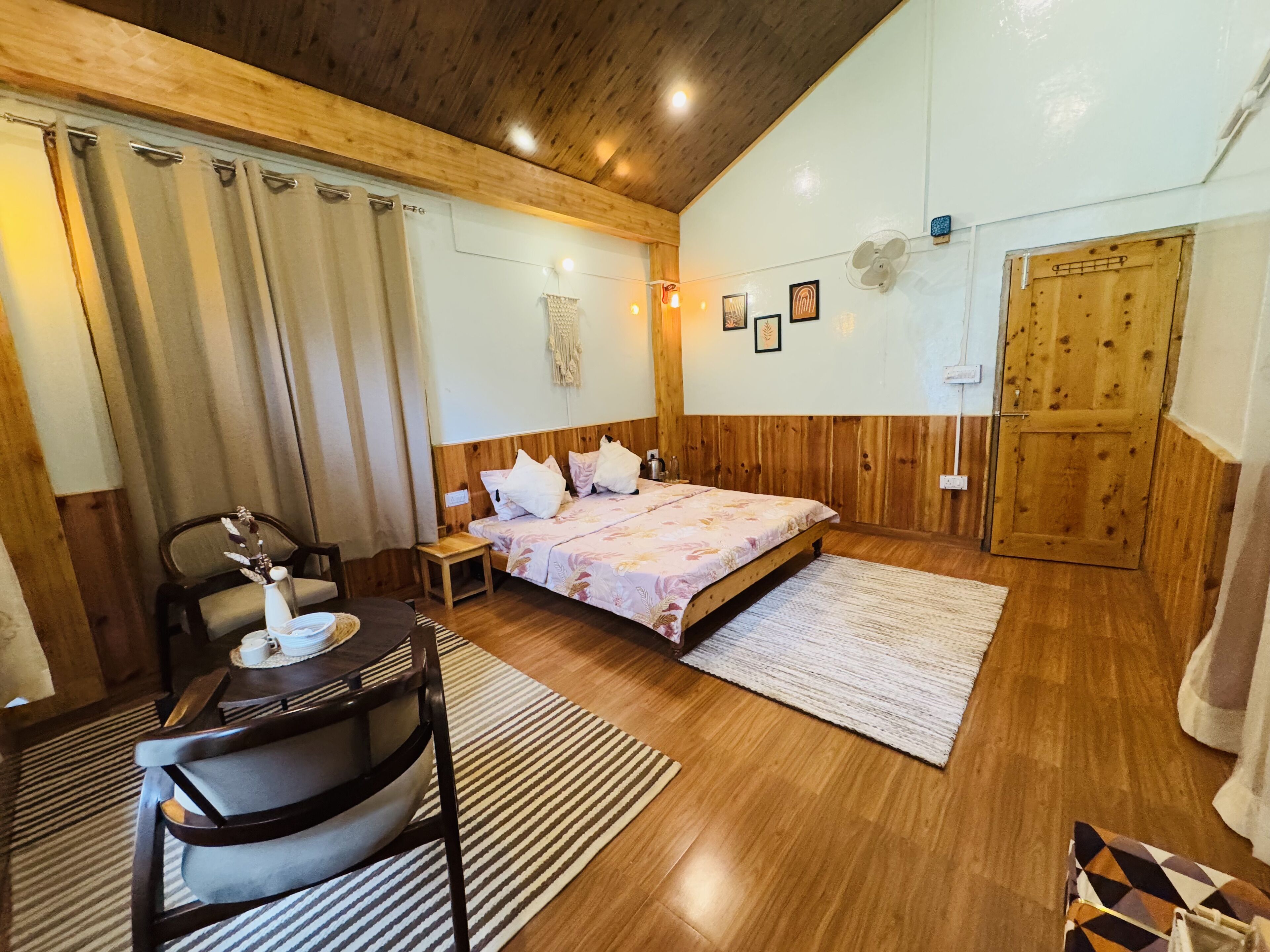 패밀리 쿼드룸, 마당 전망 | 침대 시트