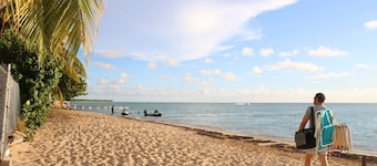 Unwind by the Pool, 2mins to Combate Beach