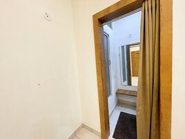 Ropa de cama de alta calidad, sistema de insonorización y wifi gratis 