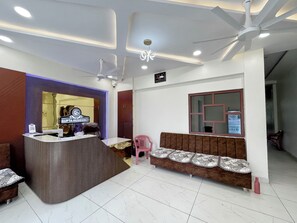 Quầy tiếp tân